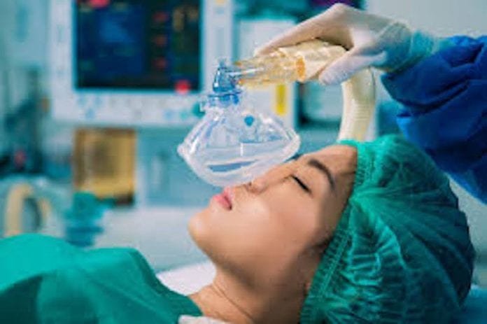 Com o uso da anestesia geral, os pacientes que precisam extrair os dentes do siso ficam mais seguros, tranquilos e serenos.
